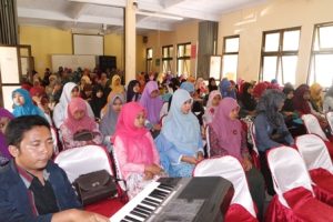 Peserta Sudium General Sedang Menyimak Materi